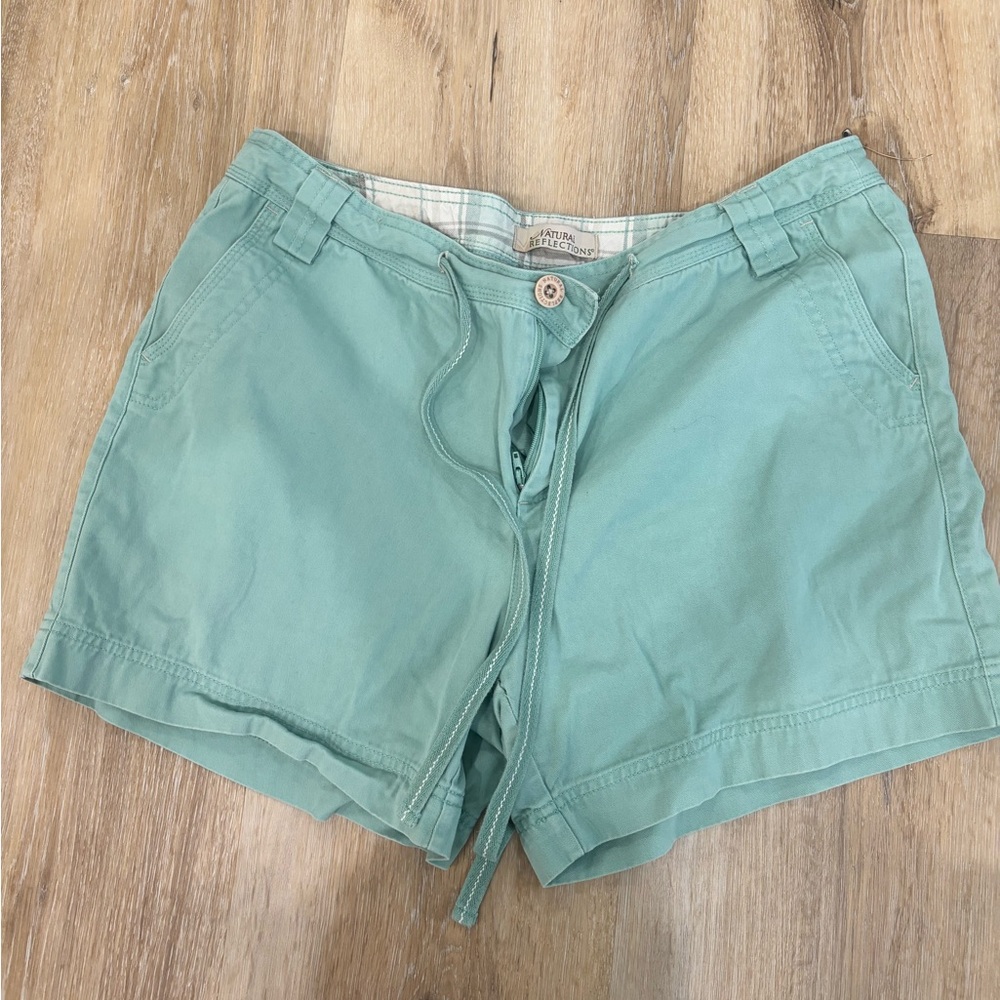 Natural Reflections sage green Shorts